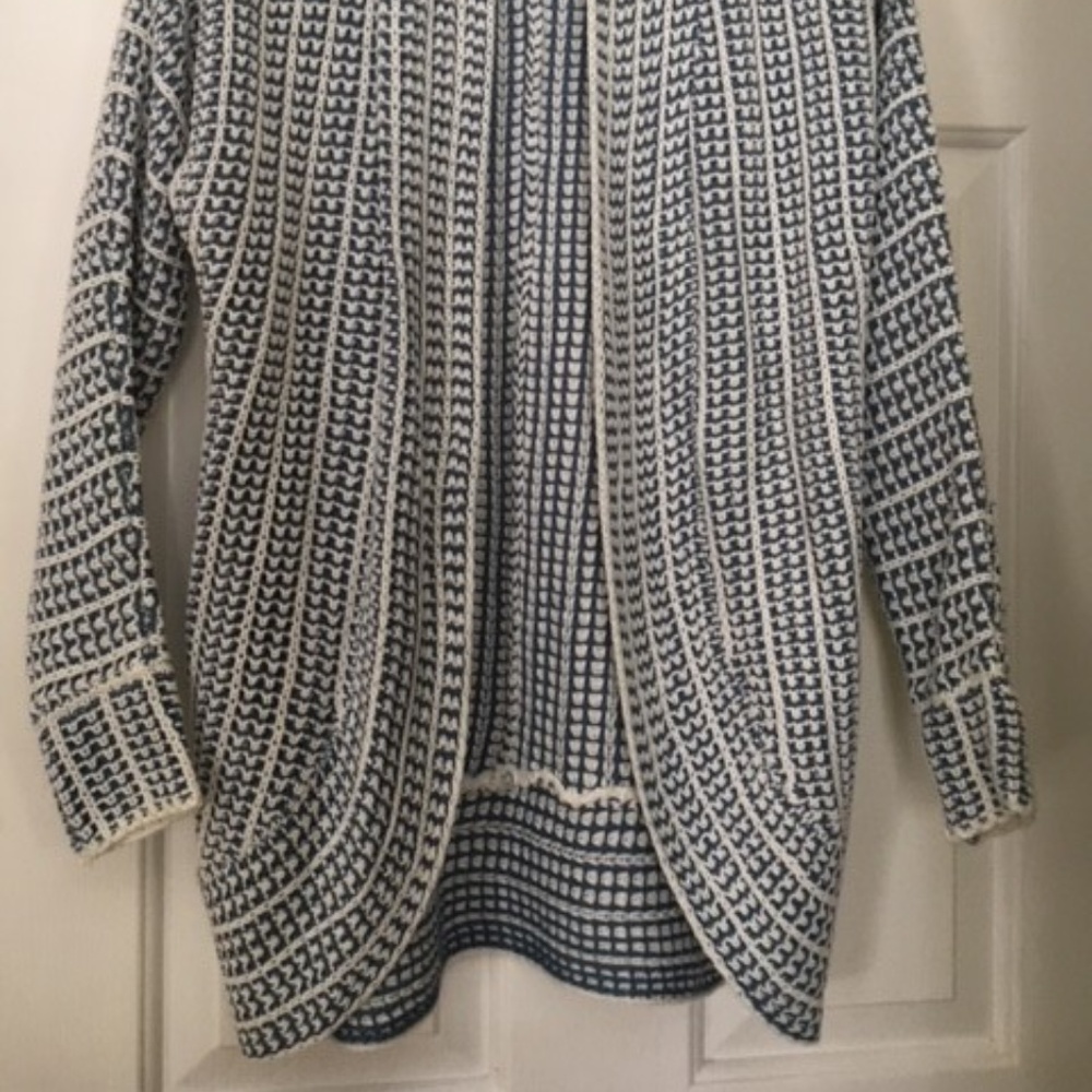 Sweater - Picture 4 of 4